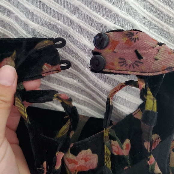 Dress - Picture 4 of 7